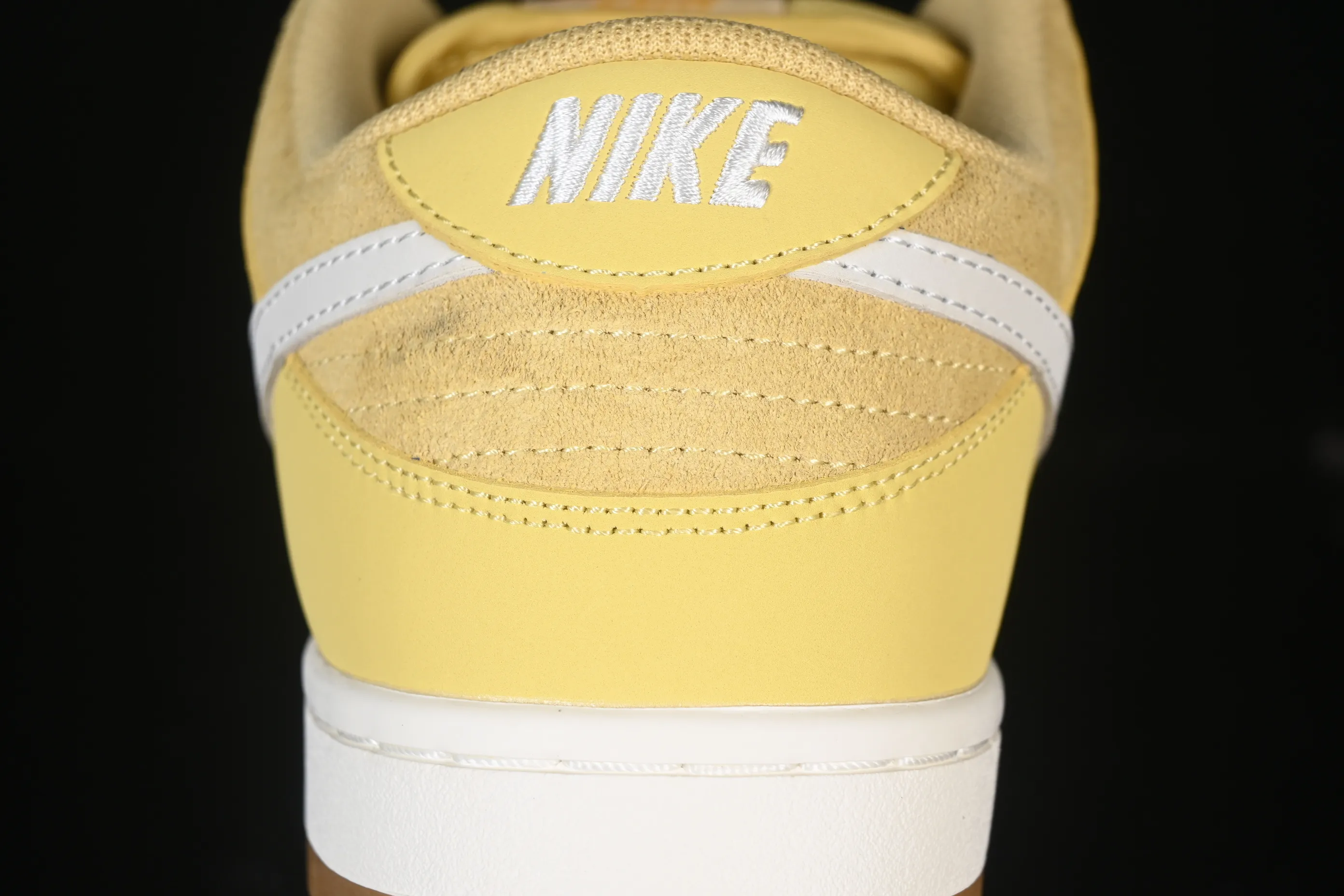 All Categories Nk SB Dunk Series Nk SB Dunk Low Low-top sneakers Nike SB Dunk Low "Saturn Gold" Warm Yang Yellow Low-top casual skateboard shoes FJ1674-700